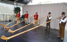 Landesgartenschau Lahr Alphornquintett Edelweiss.jpg